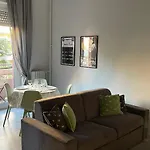 Stilish Apartment Few Steps From The Underground